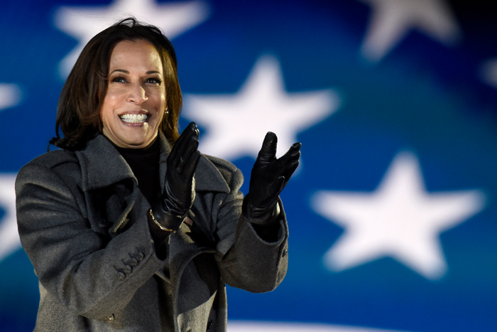 Министър председателят Кирил Петков проведе тази вечер телефонен разговор с вицепрезидента